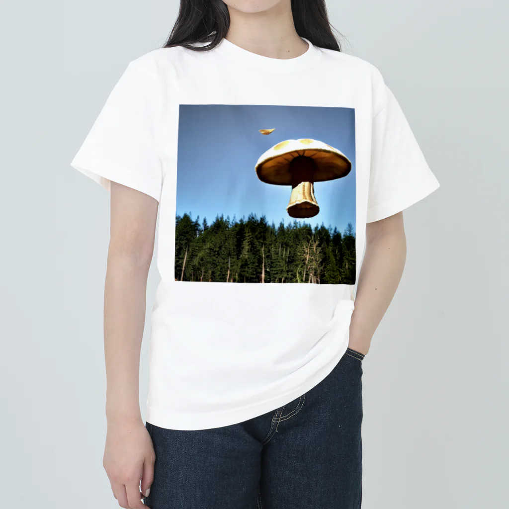 happygoの空飛ぶキノコ Heavyweight T-Shirt