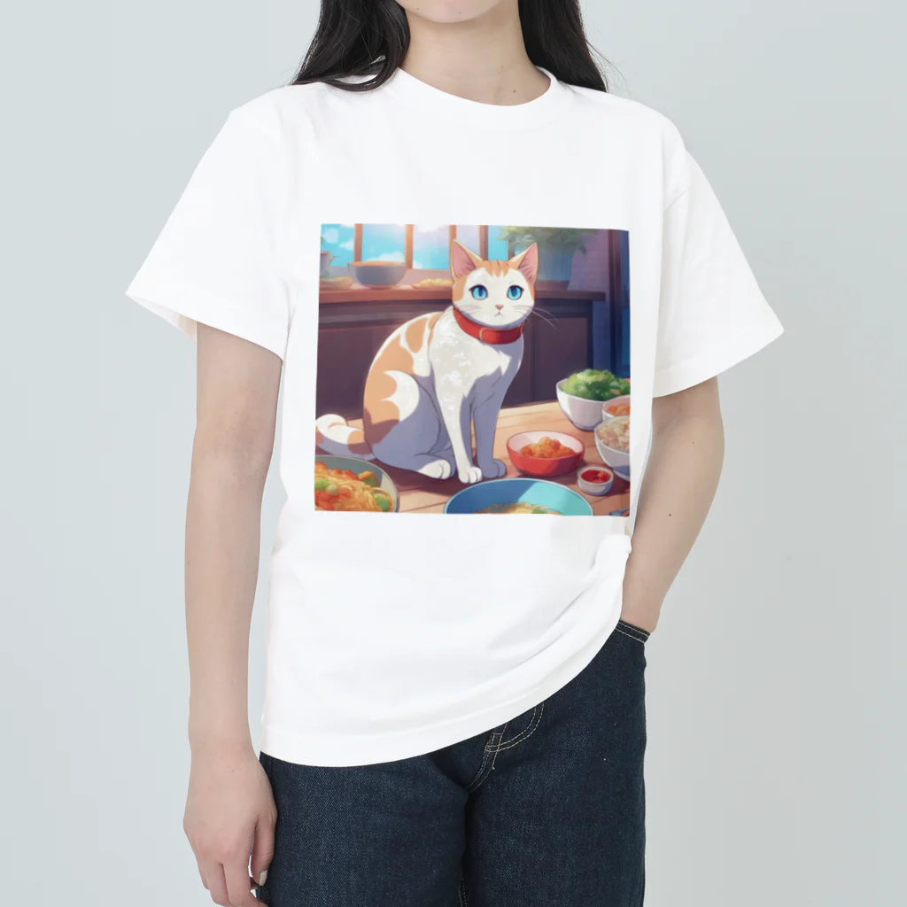 ニコちゃんのご飯の前で座り込む仕草の猫 Heavyweight T-Shirt