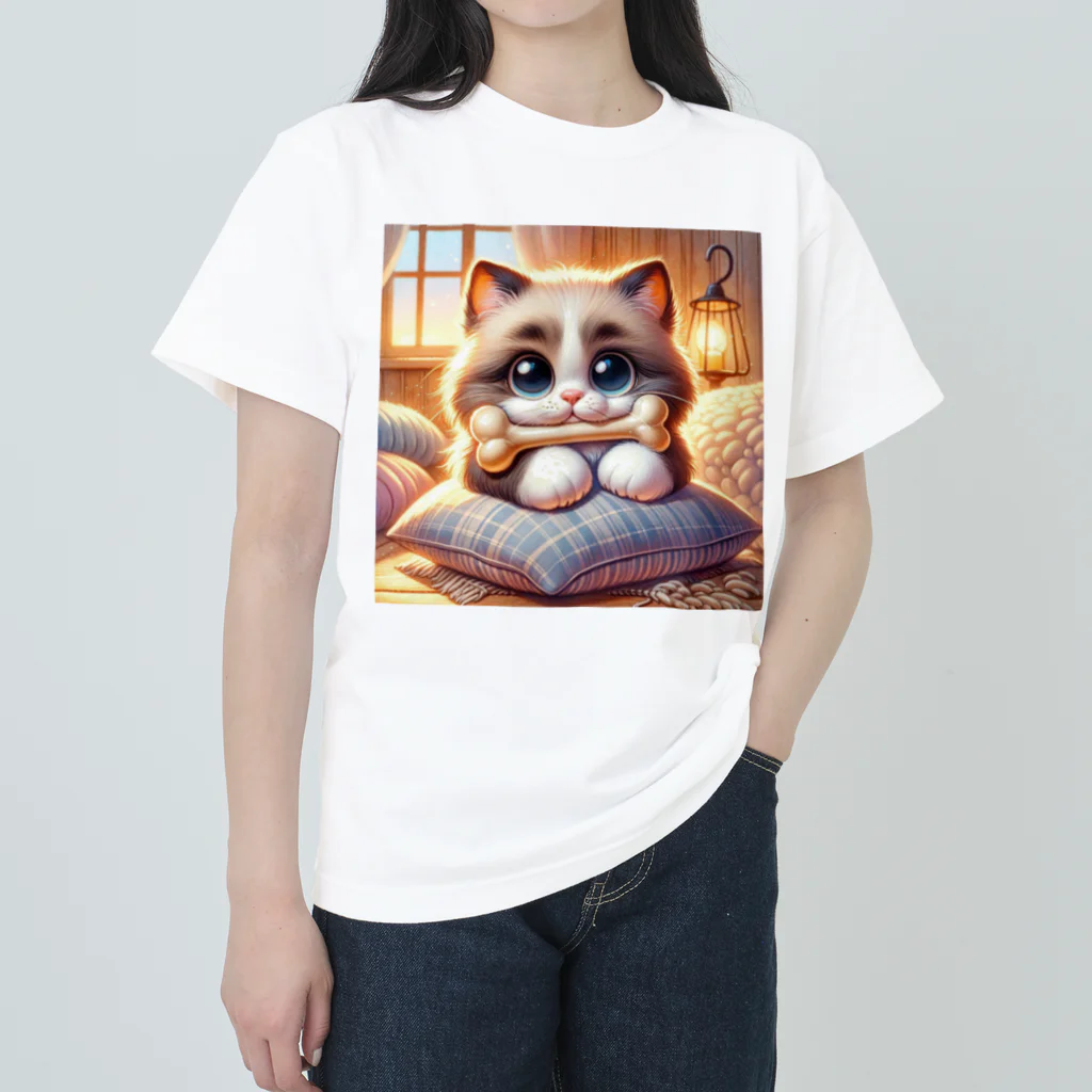 TomaTracksの骨をくわえた猫ちゃん ヘビーウェイトTシャツ