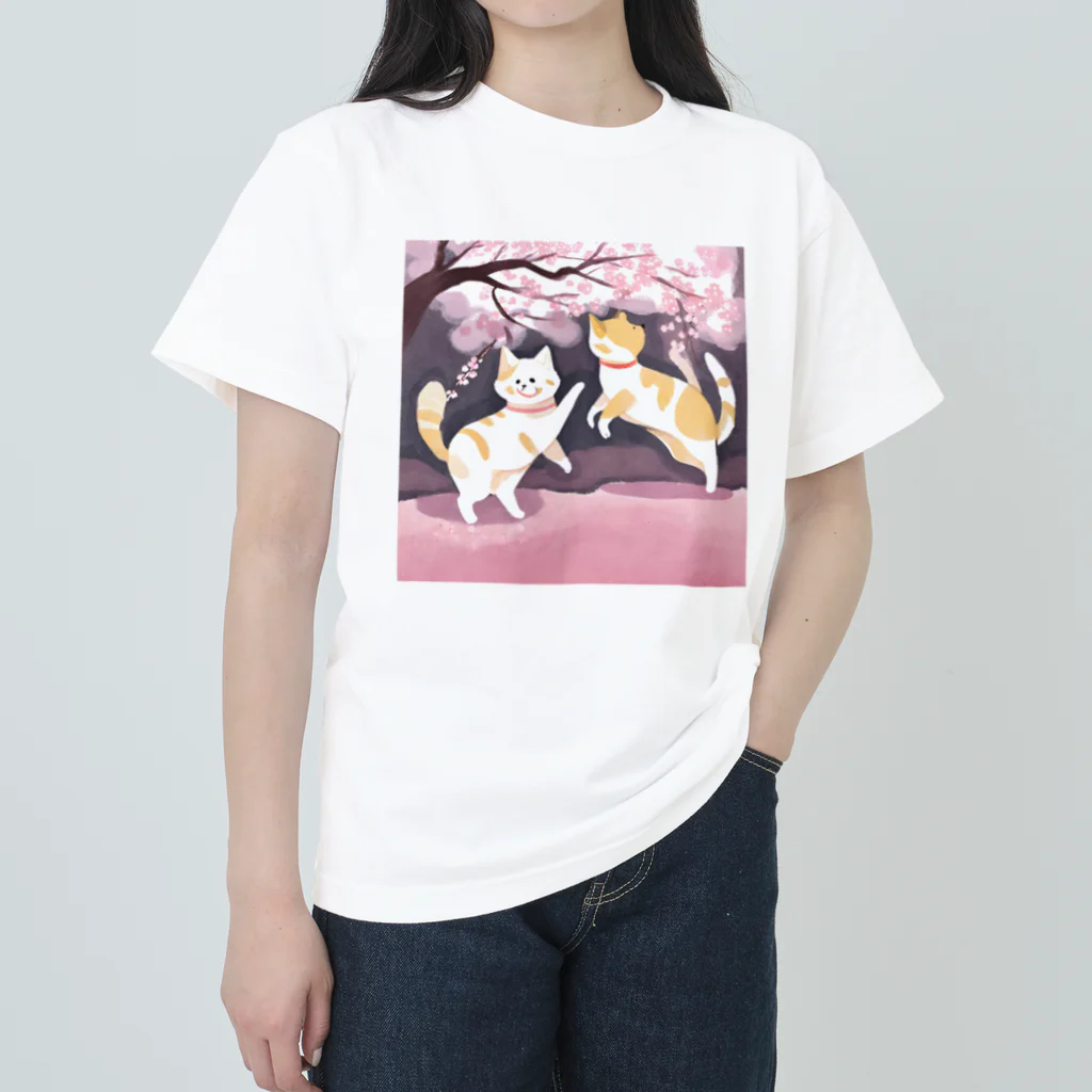 Shironekokuuの桜で遊ぶ犬と猫 ヘビーウェイトTシャツ