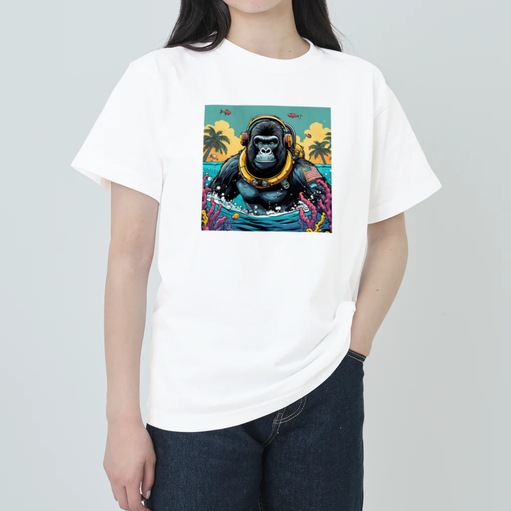 マジカルメッセージのスキューバダイビングをするゴリラ Heavyweight T-Shirt