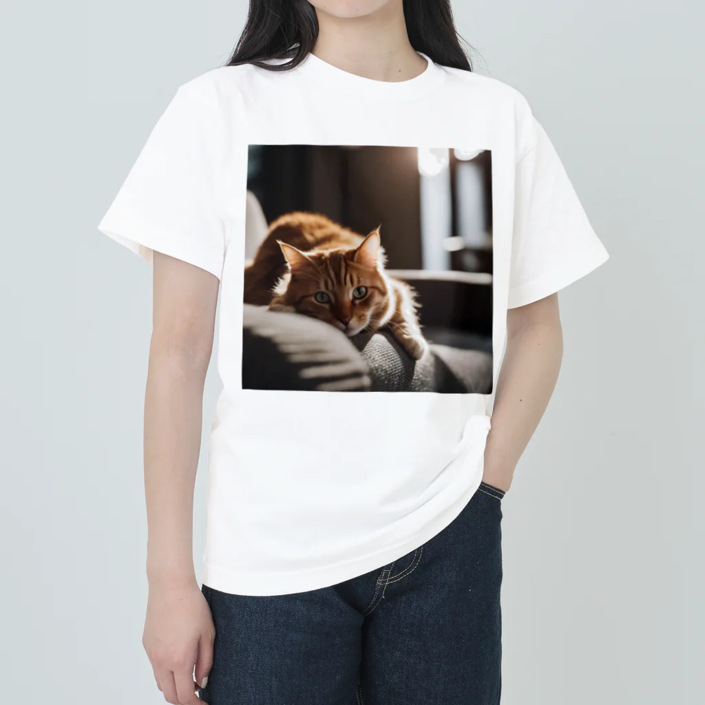 feliceのリビングでごろんとする猫 Heavyweight T-Shirt