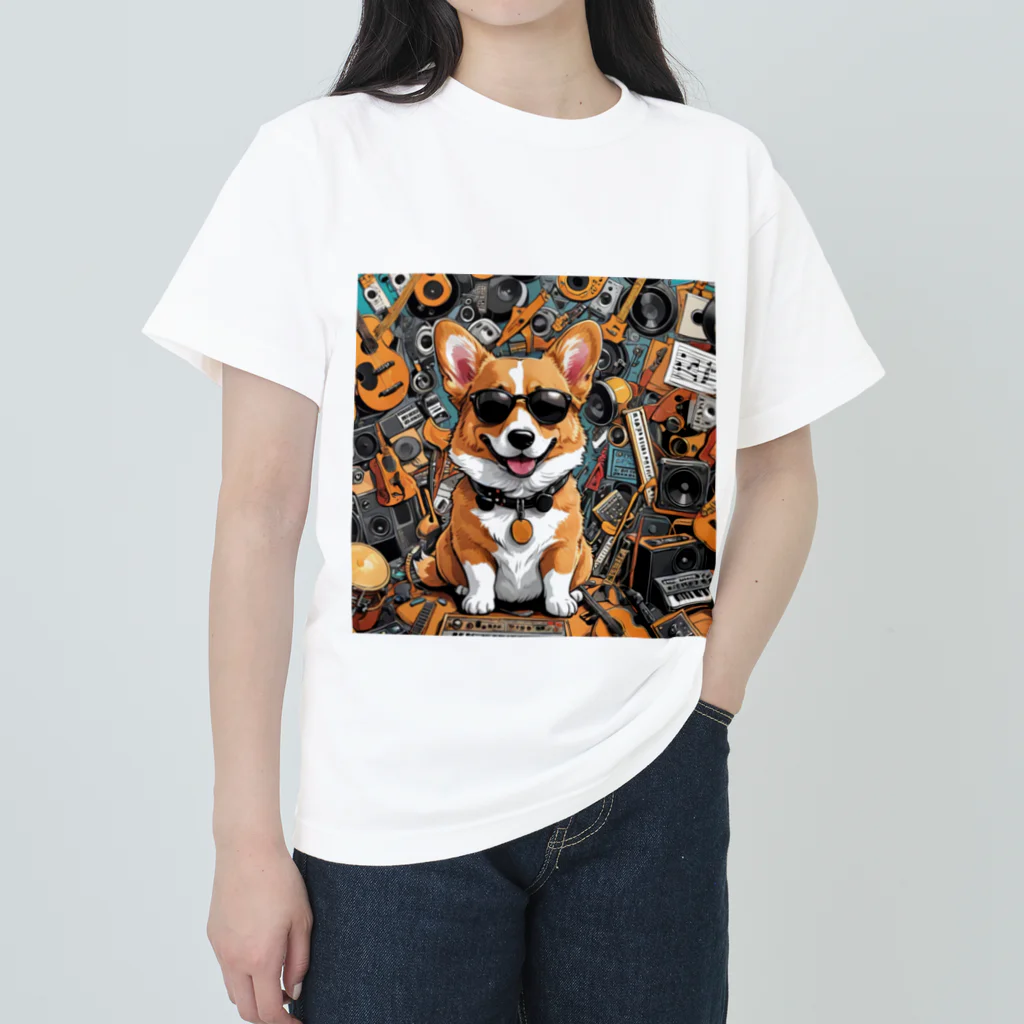 アニマルアーティファクトの楽器に囲まれているコーギー ヘビーウェイトTシャツ