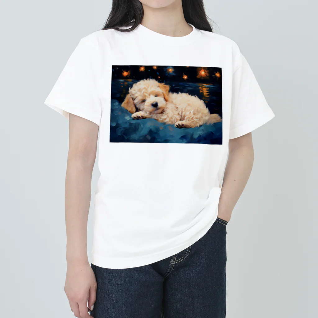 Dog Art Museumの【星降る夜 - トイプードル犬の子犬 No.6】 ヘビーウェイトTシャツ