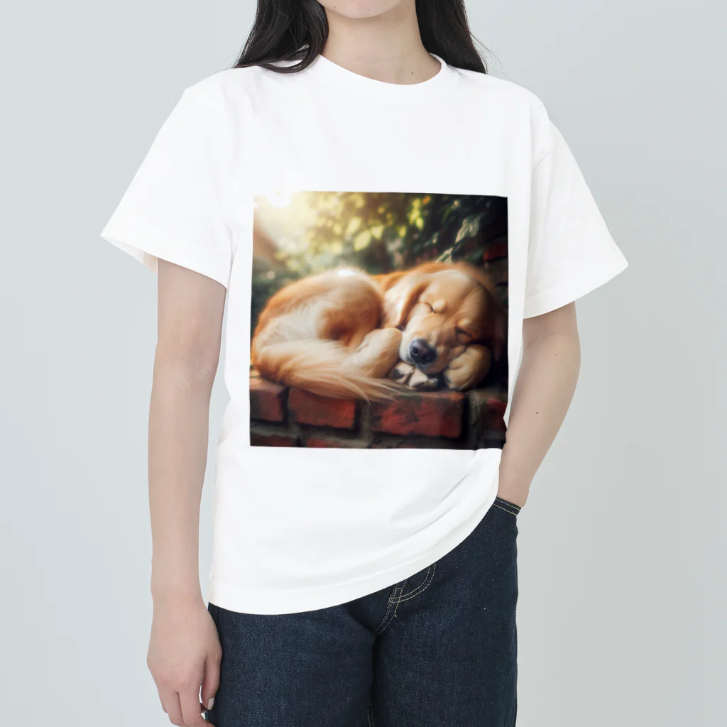 Ykhsの犬がぐっすり眠っている姿、超キュート！🐶💤 Heavyweight T-Shirt