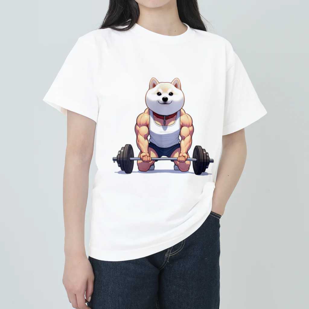 柴犬に囲まれたいのバーベルを上げようとするムキムキの白柴犬 ヘビーウェイトTシャツ