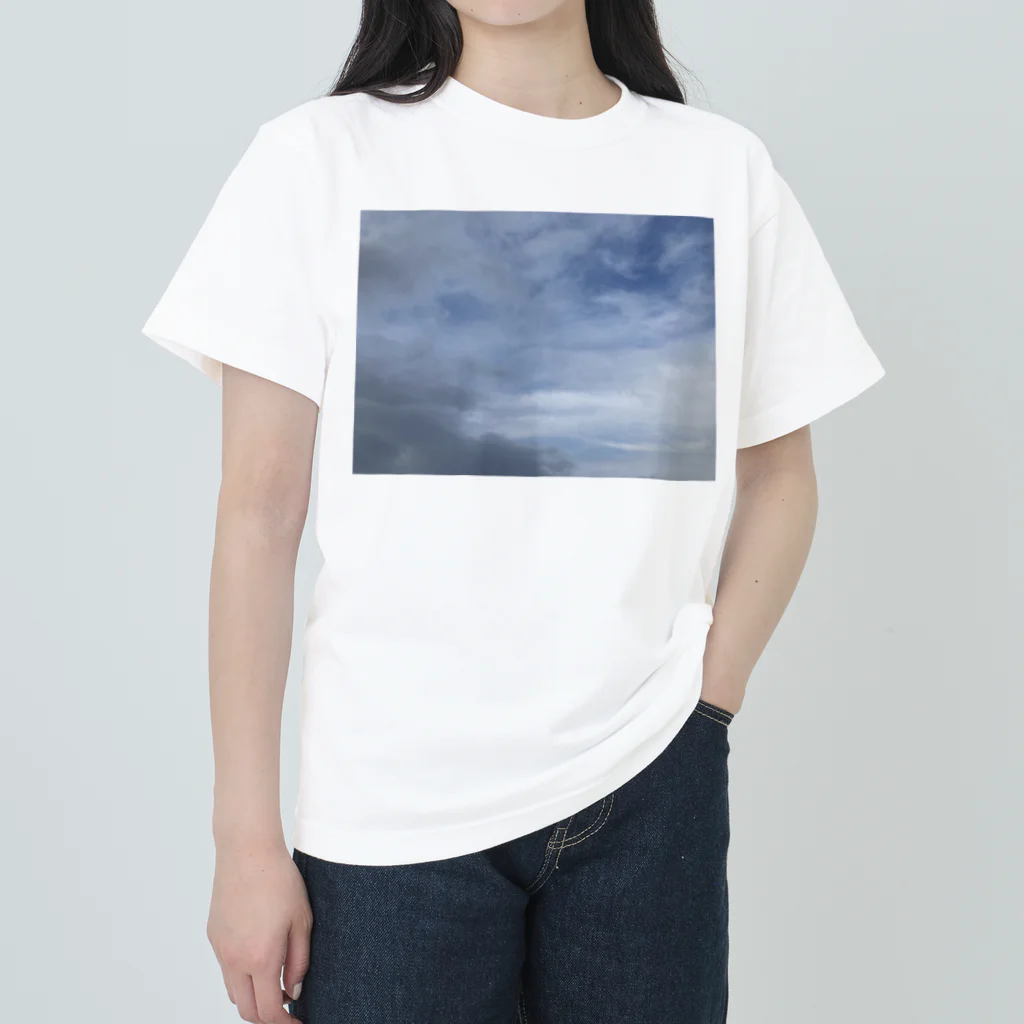 そらの4月16日　吹き荒れる風と雲 Heavyweight T-Shirt