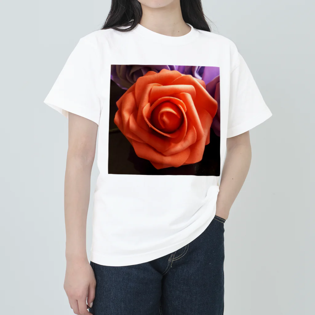 Karunの魅力的な赤い薔薇 ヘビーウェイトTシャツ