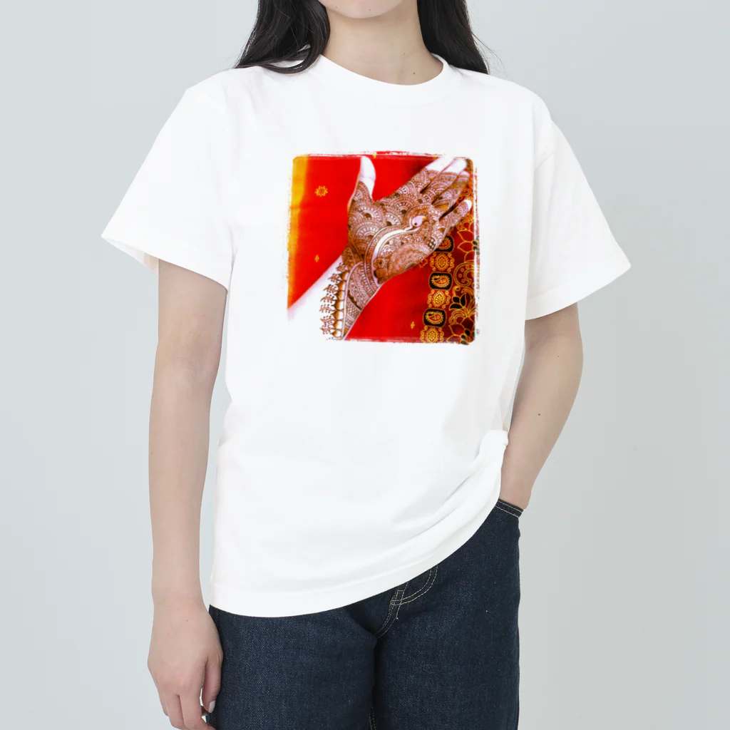 花嫁の手 byなんばるわんの花嫁の手 by なんばるわん ヘビーウェイトTシャツ