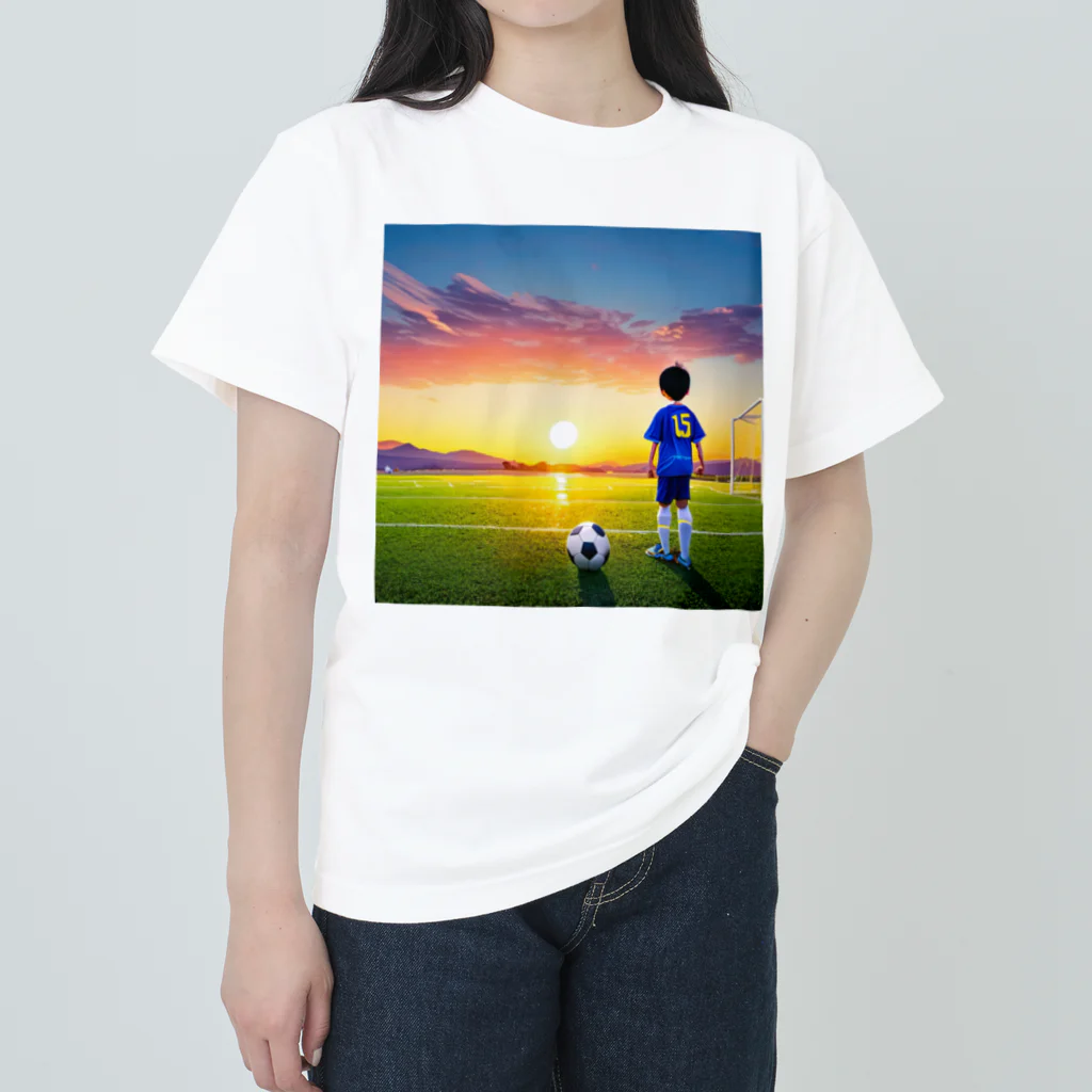 musashiyaの夕日とサッカー少年 Heavyweight T-Shirt