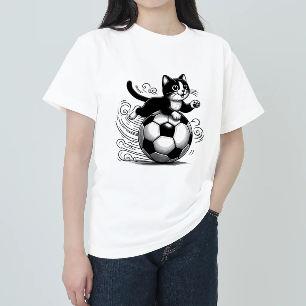 ボールボーイの猫とサッカーボール白黒 Heavyweight T-Shirt