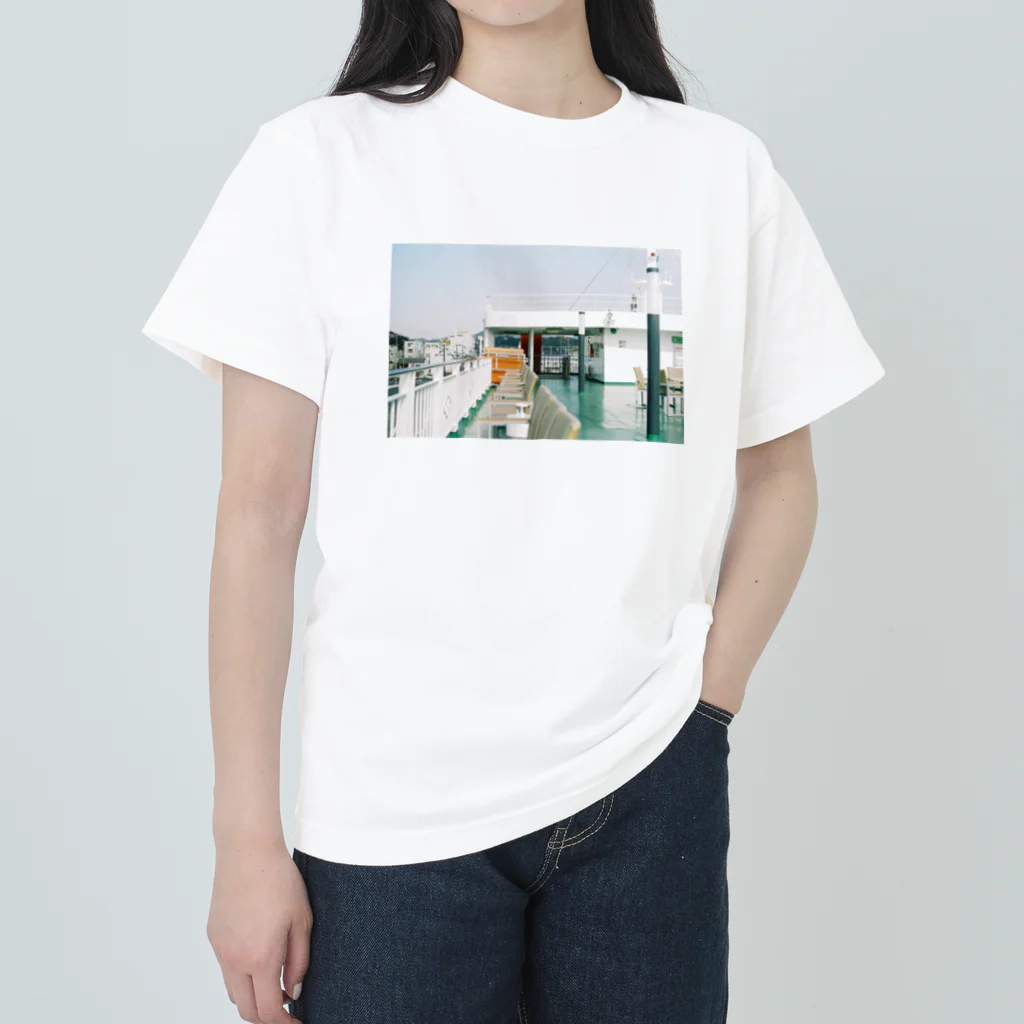 夜明け前の空の直島までのフェリー Heavyweight T-Shirt