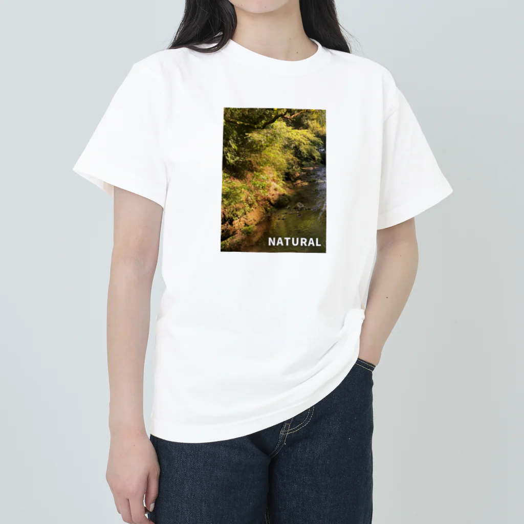 neturalのロゴ入りの自然 ヘビーウェイトTシャツ