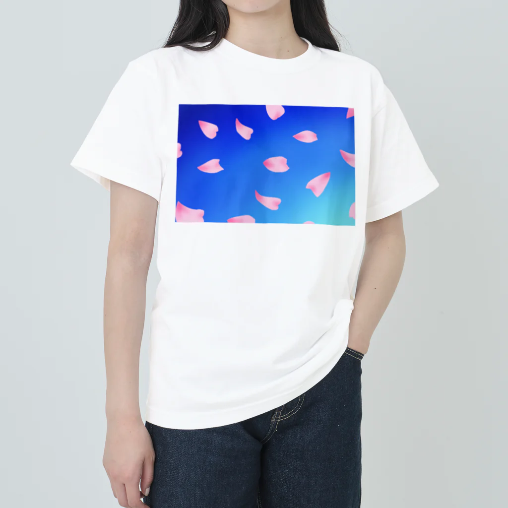 Lily bird（リリーバード）の花びらの舞う青空 Heavyweight T-Shirt