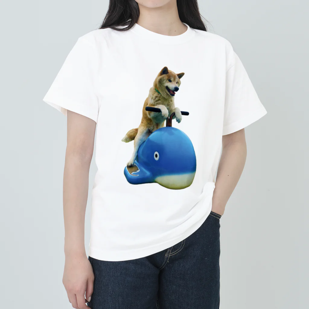 愛犬太郎のグッズのクジラに乗った太郎【柴犬】 ヘビーウェイトTシャツ