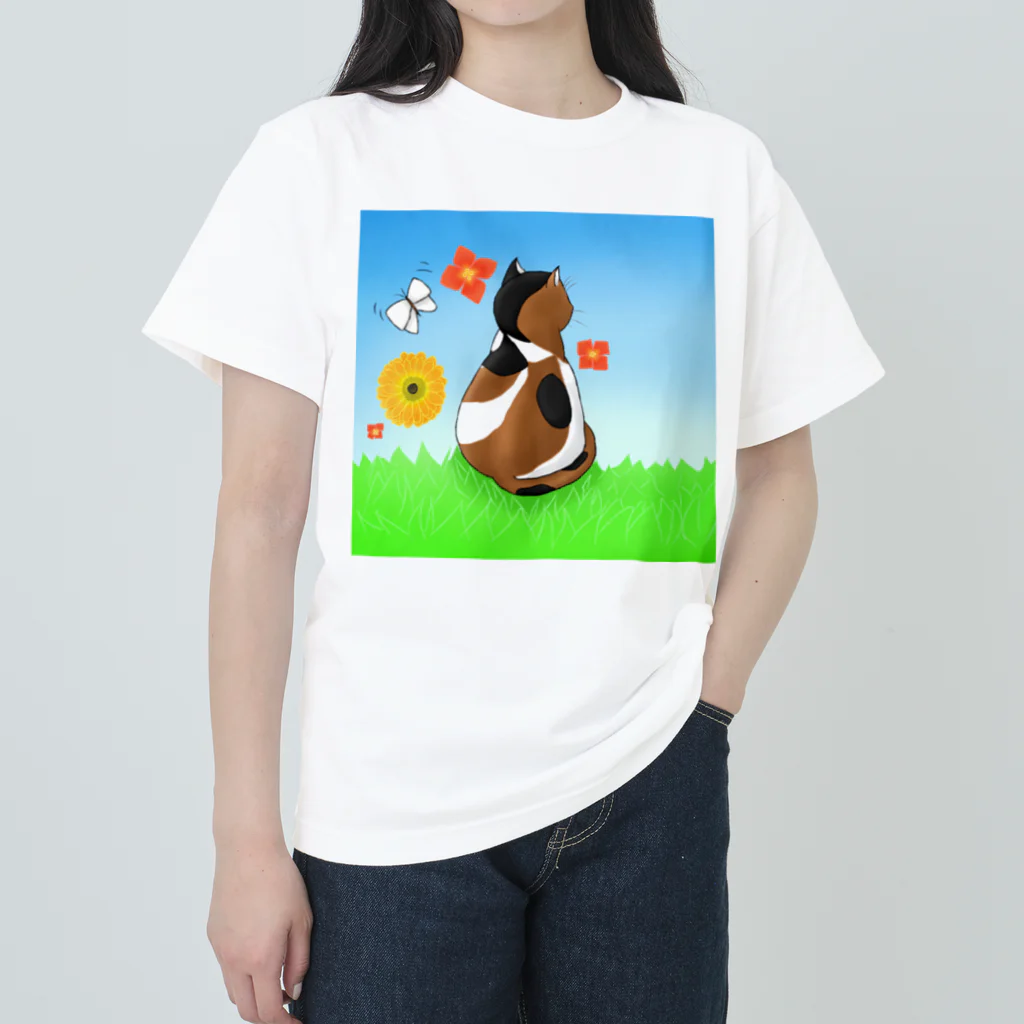 Lily bird（リリーバード）の野原の三毛猫さん ヘビーウェイトTシャツ