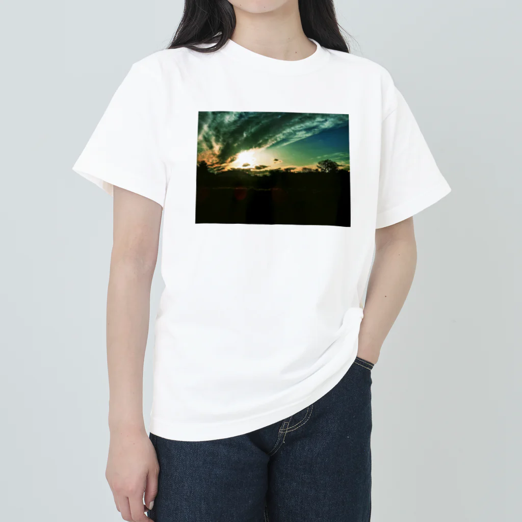 SHOPマニャガハの変わる空、変わる雲 ヘビーウェイトTシャツ