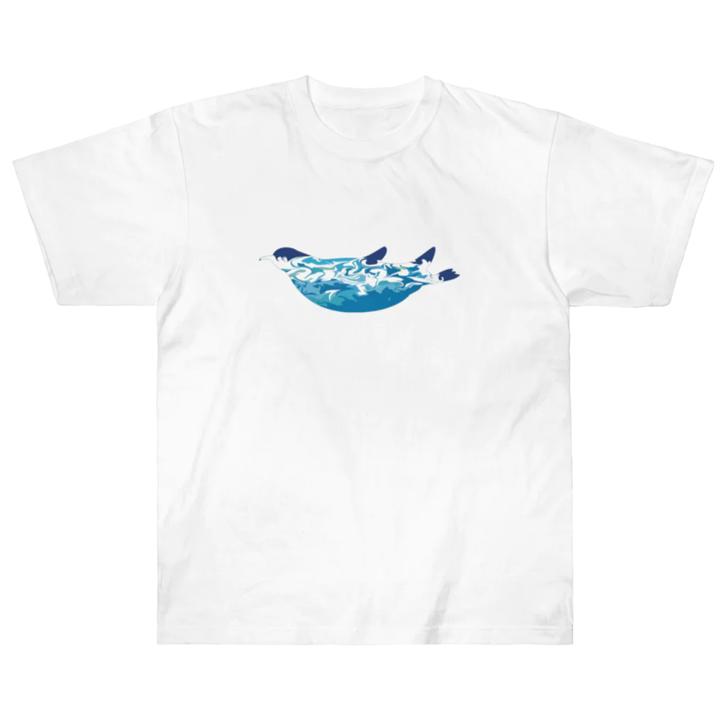 ヒロシオーバーダイブのペンギン、夏の海を泳ぐ。 Heavyweight T-Shirt