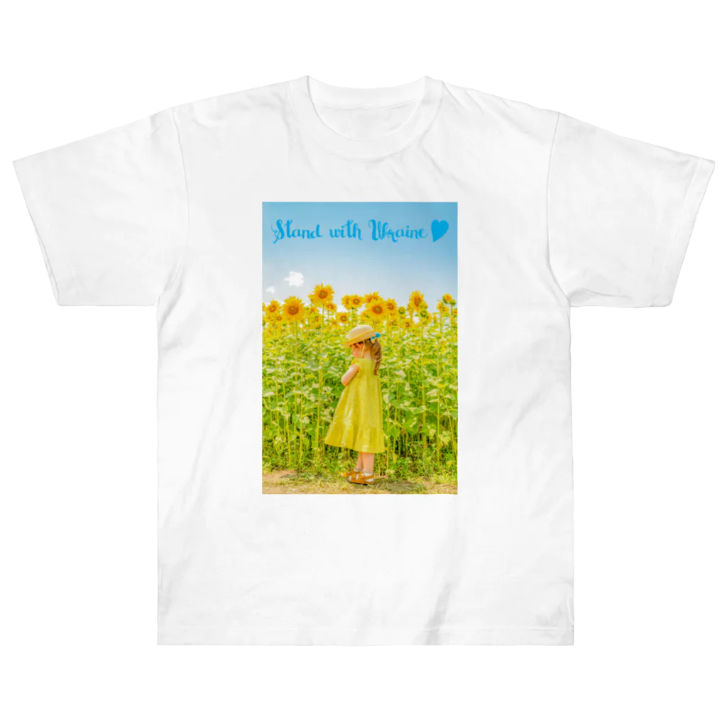 ウクライナを応援します！のひまわり畑とウクライナカラーのリボンをつけた少女-Stand with Ukraine♡ Heavyweight T-Shirt