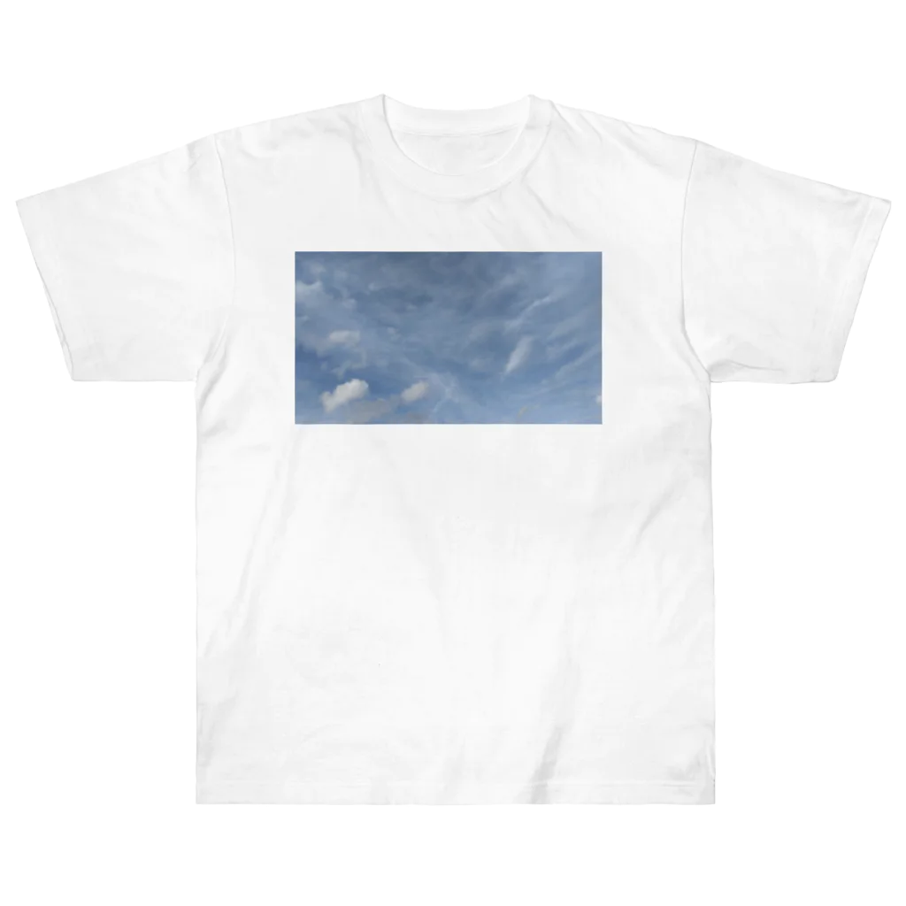 BLUE-SKYの空と風に流れる雲 ヘビーウェイトTシャツ