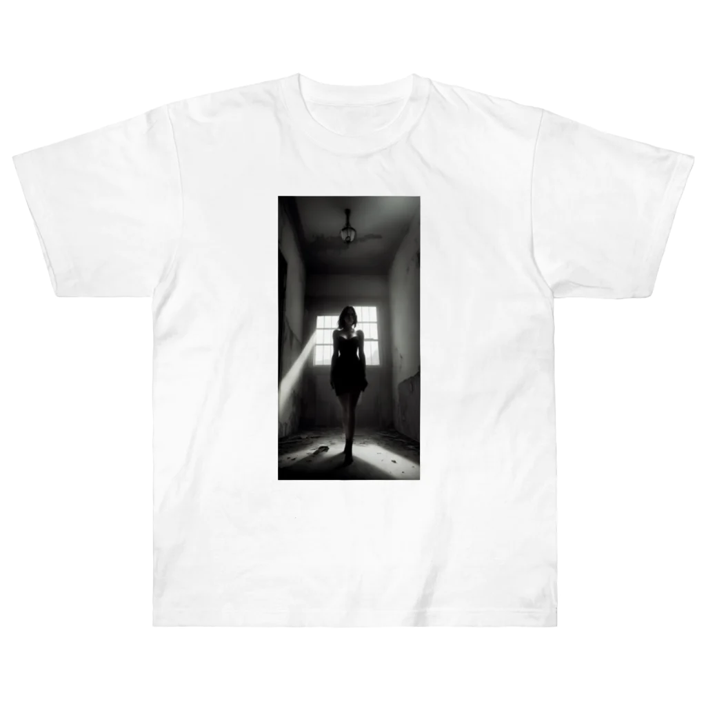 justfit150のa woman in the shadows Heavyweight T-Shirt