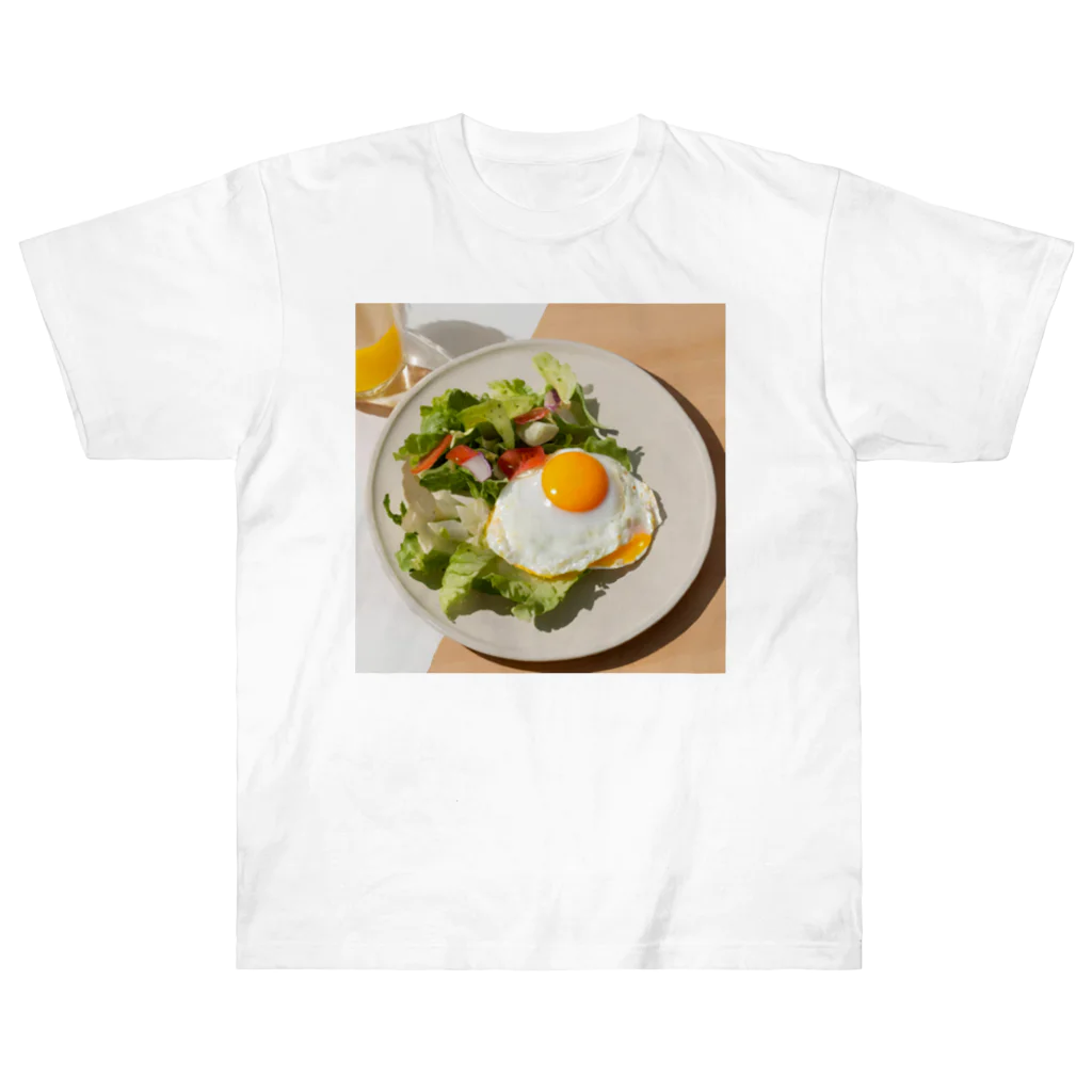 わくわく315-SHOPの目玉焼きとサラダのプレート風アート Heavyweight T-Shirt