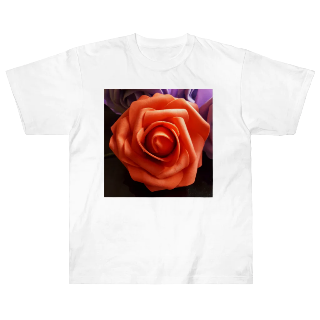 Karunの魅力的な赤い薔薇 ヘビーウェイトTシャツ