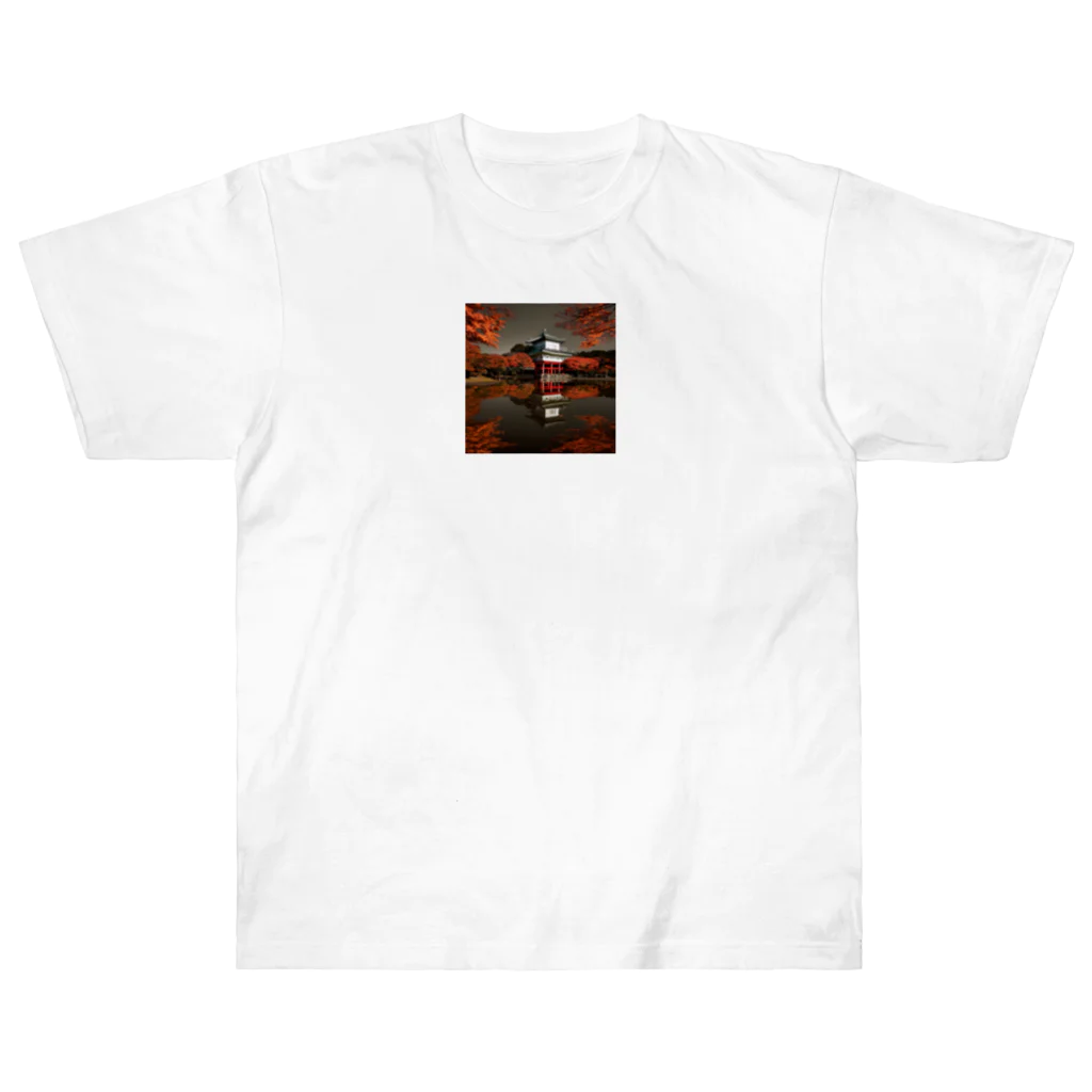 yohiti193の池に映る日本の歴史的建造物と紅葉 Heavyweight T-Shirt