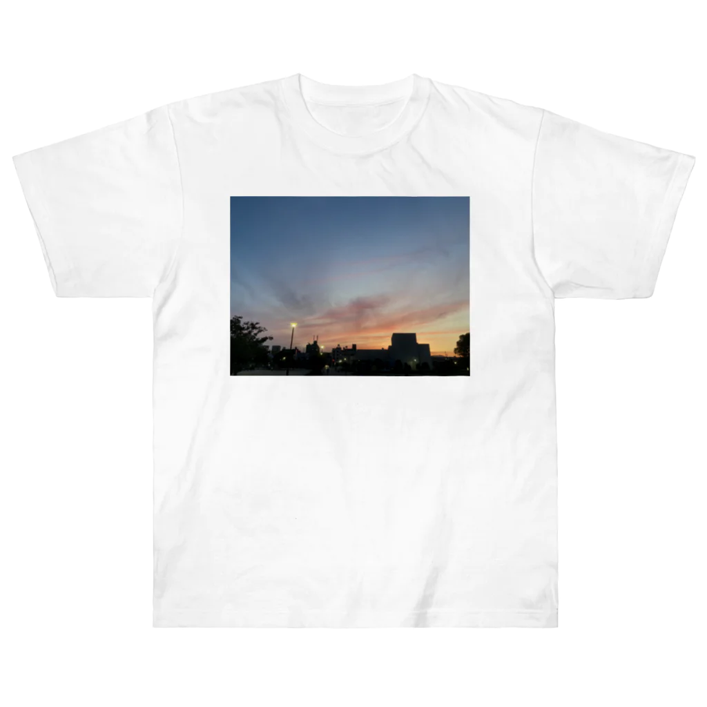 さちの部屋のとある日の夕焼け Heavyweight T-Shirt