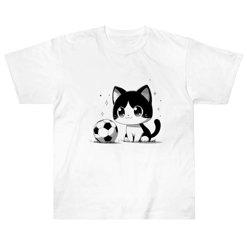 ボールボーイの猫とサッカーボール ヘビーウェイトTシャツ