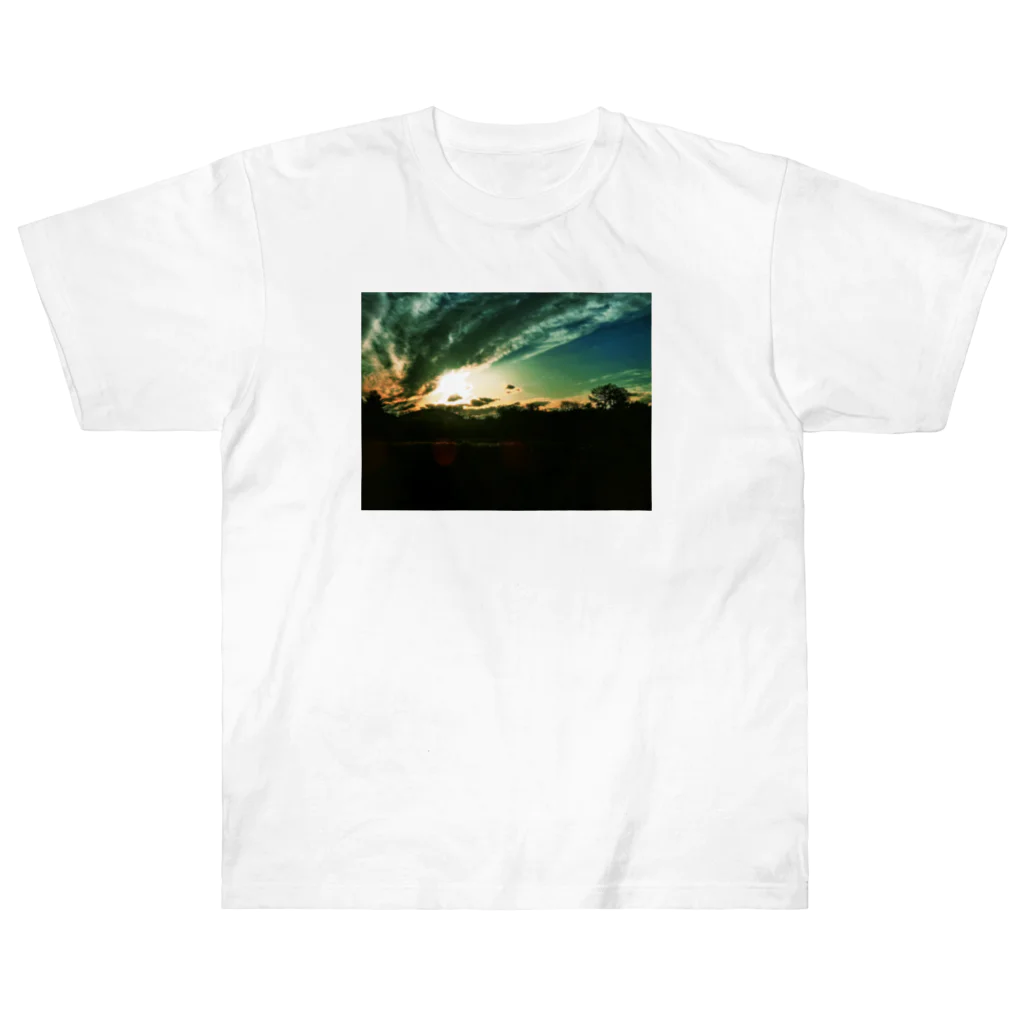 SHOPマニャガハの変わる空、変わる雲 Heavyweight T-Shirt