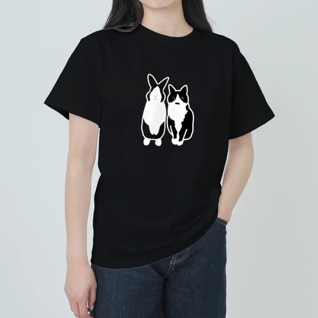 黒白部のダッチうさぎ(立)とハチワレねこ Heavyweight T-Shirt