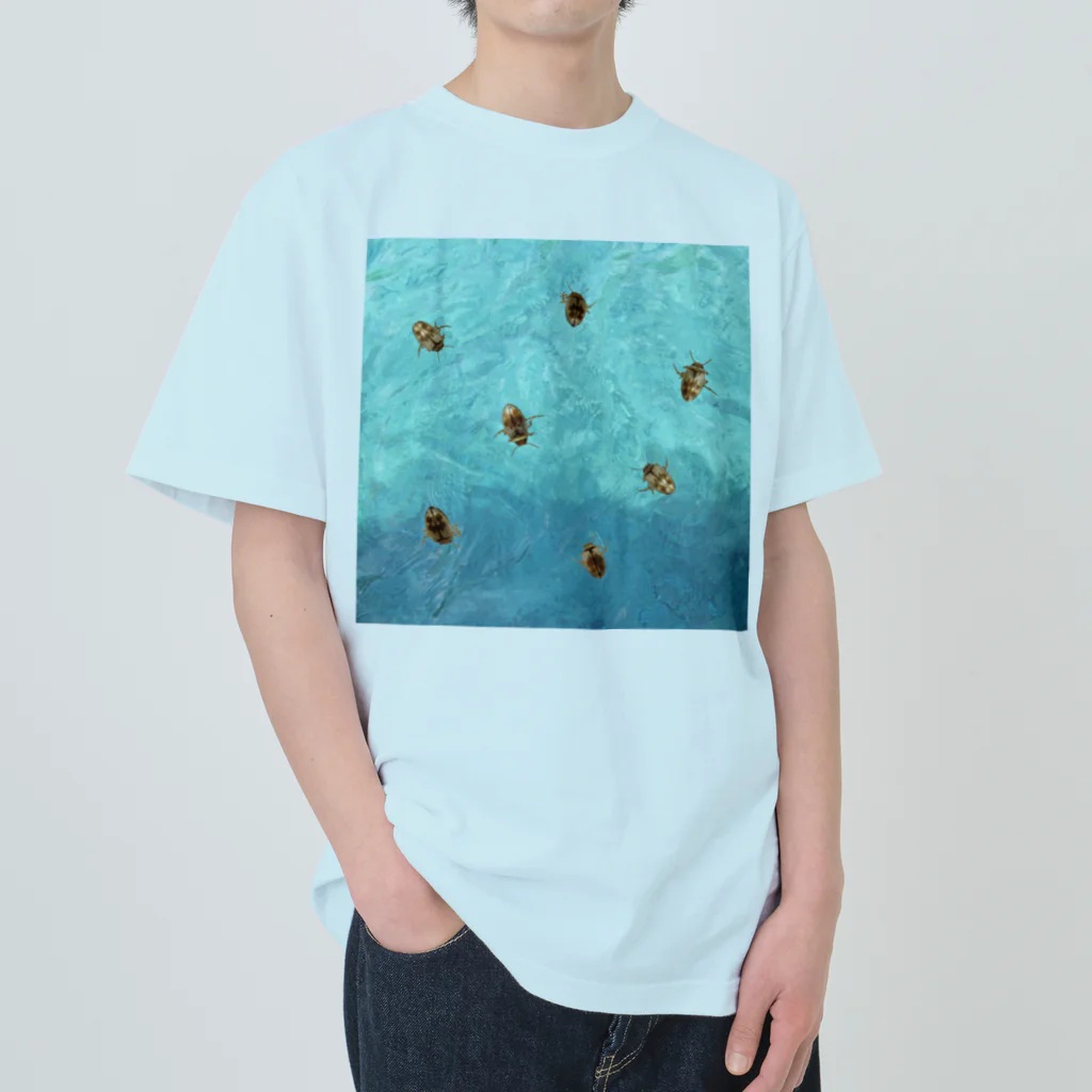 L_arctoaの海を泳ぐチャイロチビゲンゴロウ Heavyweight T-Shirt