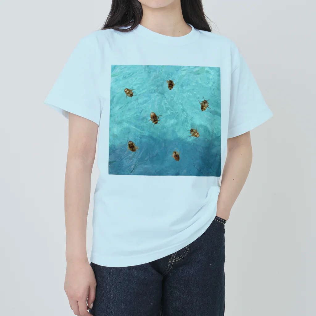 L_arctoaの海を泳ぐチャイロチビゲンゴロウ Heavyweight T-Shirt