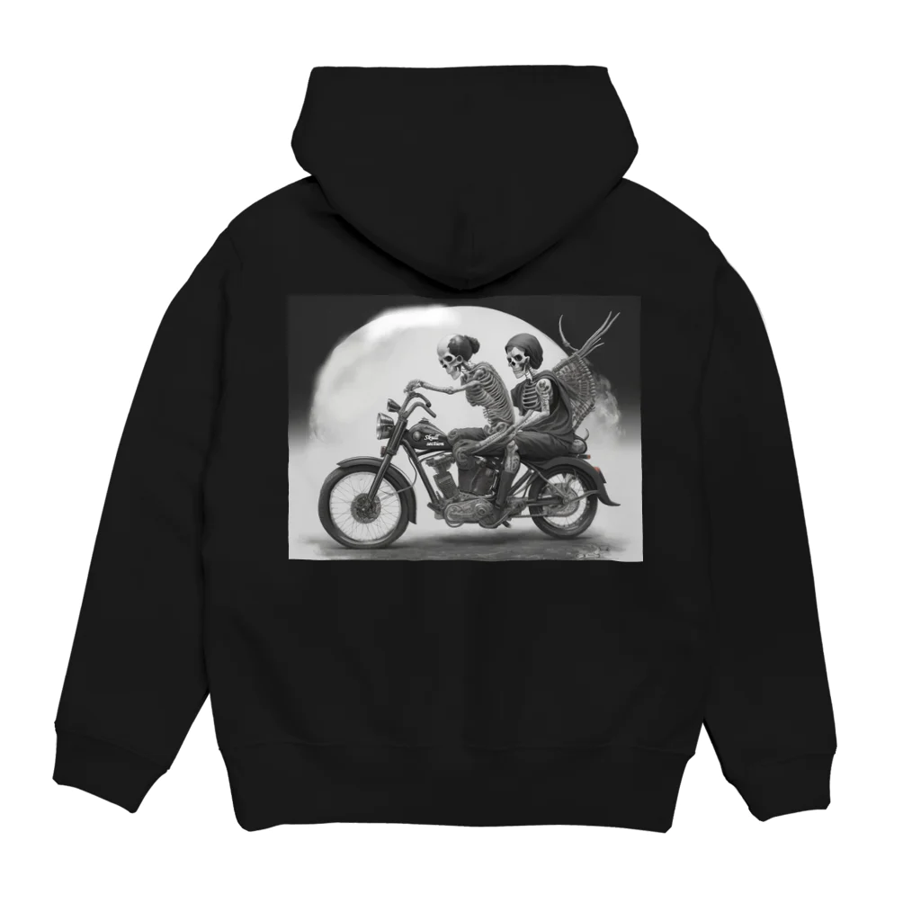 Skull sectionのバイクとガイコツ（黒メイン） パーカーの裏面