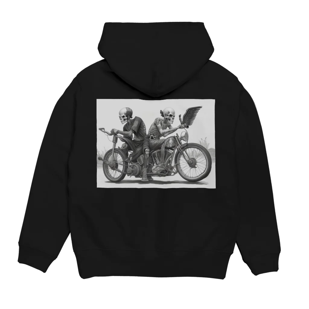 Skull sectionのバイクとドクロ（黒メイン） パーカーの裏面