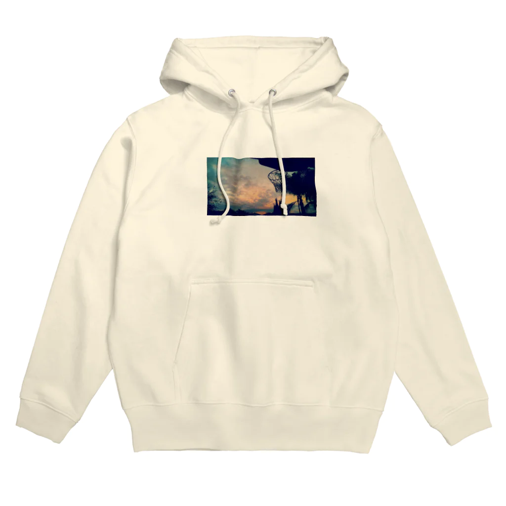 ニブイチ屋のバスケットコートと夕陽 Hoodie