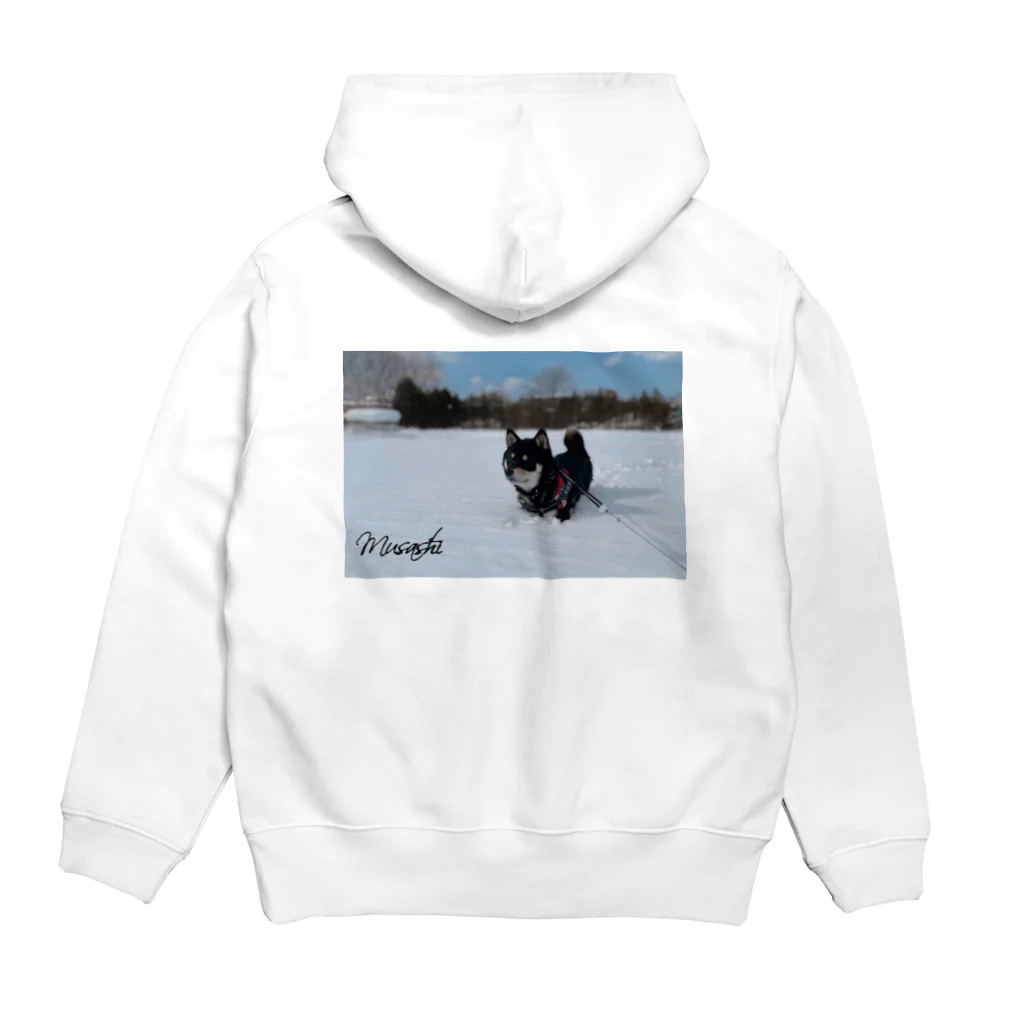 柴犬むさしのMusashi 雪パーカー（黒ロゴ） Hoodie:back