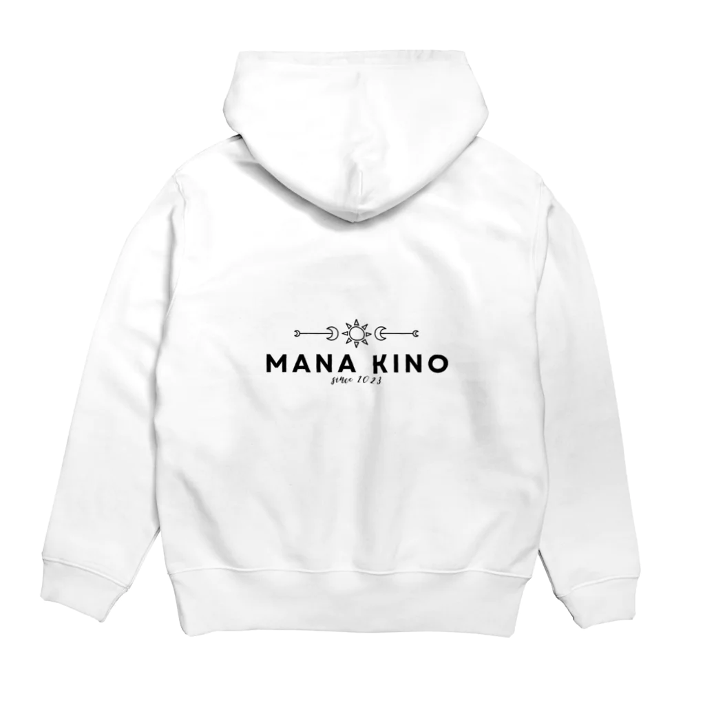 リモデザインスタジオのMANA KINO ロゴ｜MANA KINO パーカーの裏面