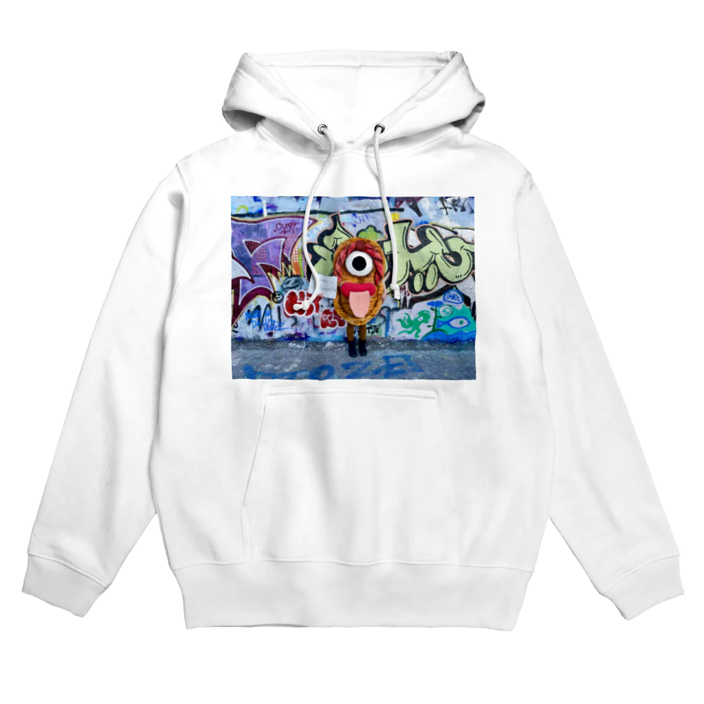 化けわらじ工房のベルリンのらくがきわらじ Hoodie