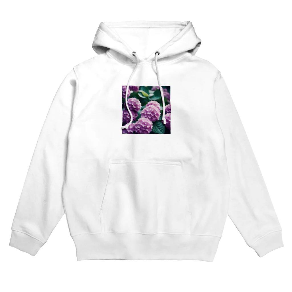 neat55のアジサイの球状の花房 Hoodie