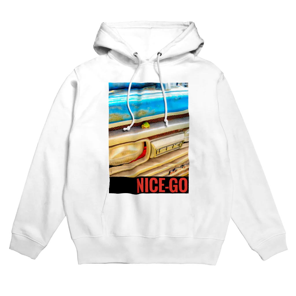 NICE-GOのトラクターとカエル Hoodie