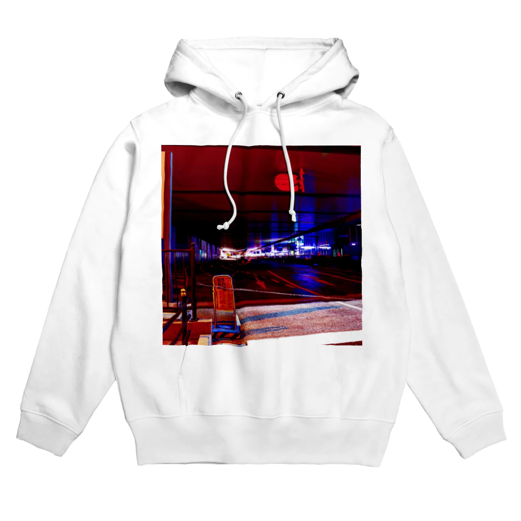 深夜のターミナル駅の大阪のバスターミナル Hoodie