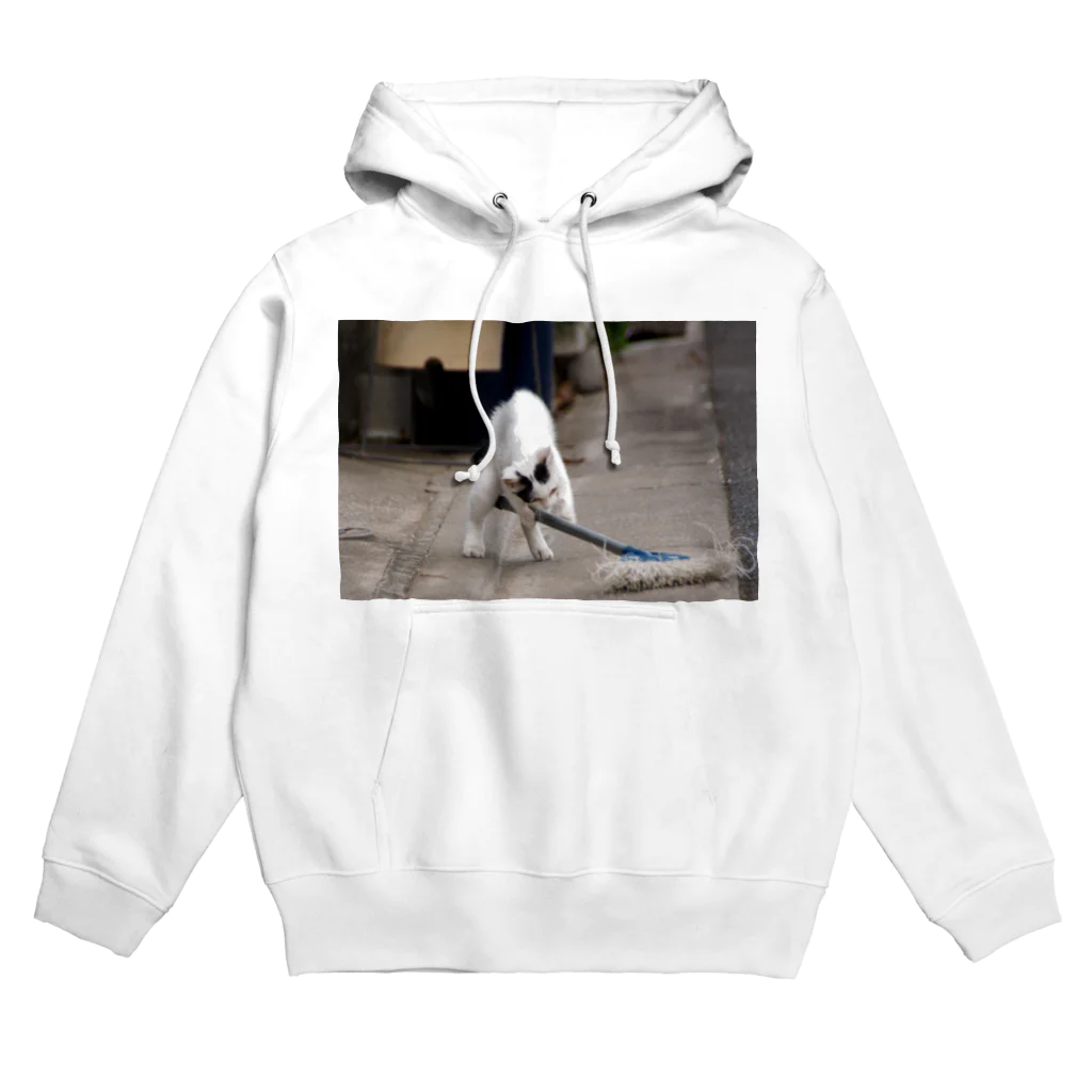 シッポ追いの猫写真店のお掃除子猫 Hoodie