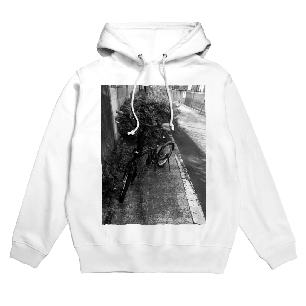 時間泥棒の路上の自転車モノクロ Hoodie