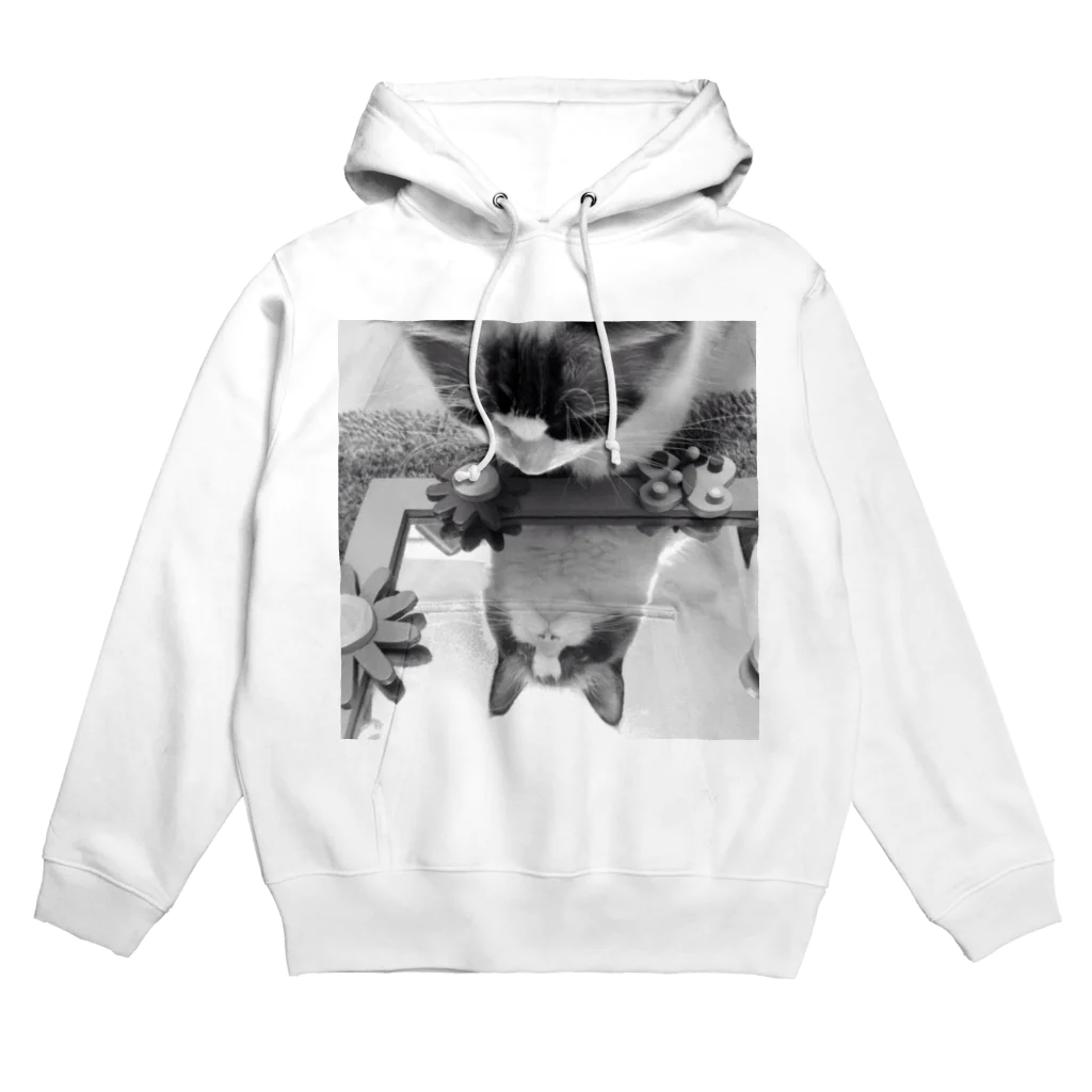 オッサン‘s ショップの鏡の中のマロンたん😍 Hoodie