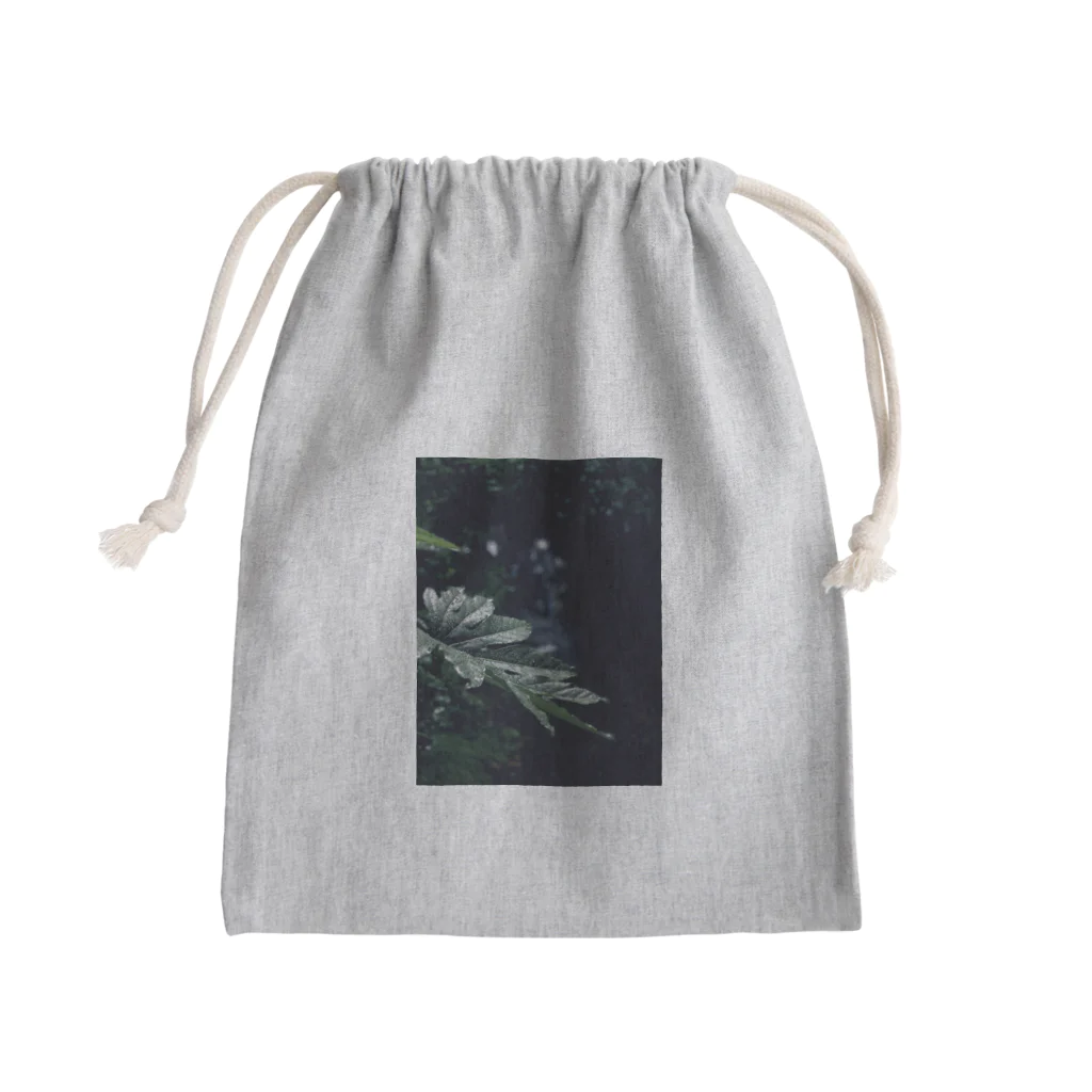 クリオネの写真の雨の日,18:43,裏路地 Mini Drawstring Bag