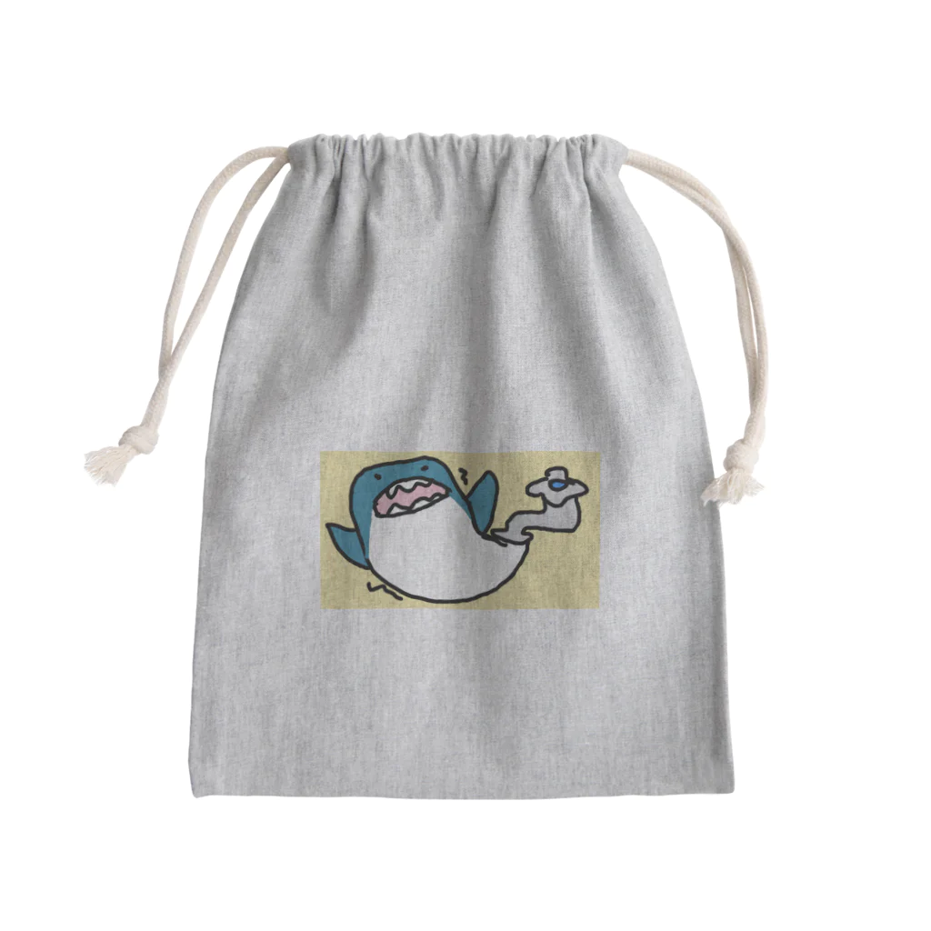 ダイナマイト87ねこ大商会の蛇口に吸われるさめです Mini Drawstring Bag