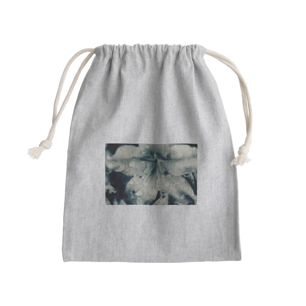 UMIの雨の日のつつじ Mini Drawstring Bag