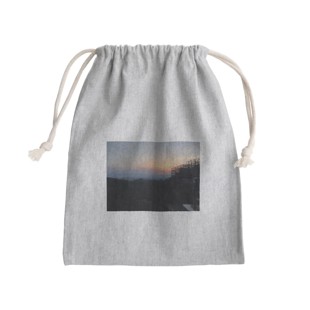 ナカバ氏の修復中の清水寺 Mini Drawstring Bag